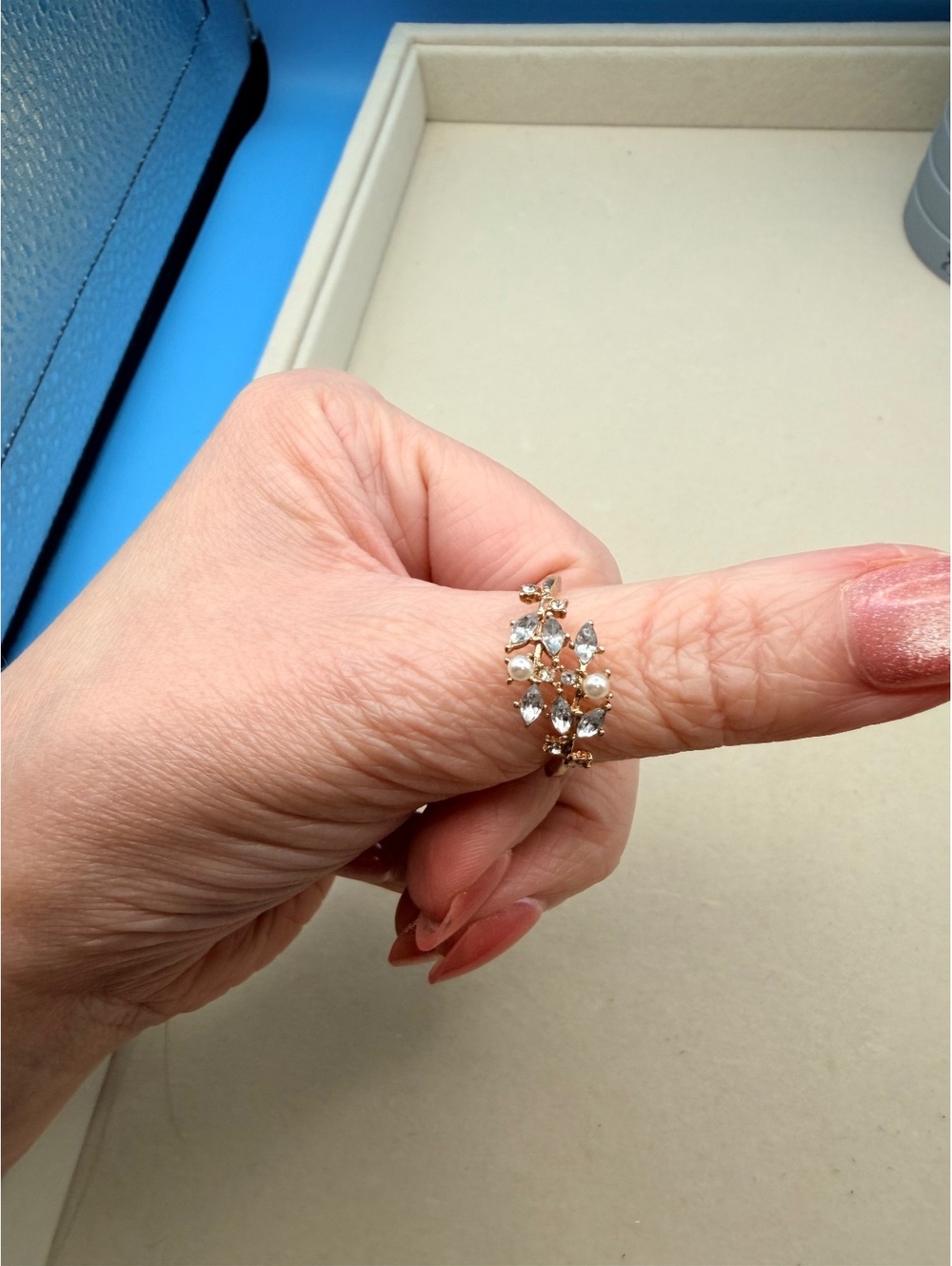 Gold tone floral cluster ring